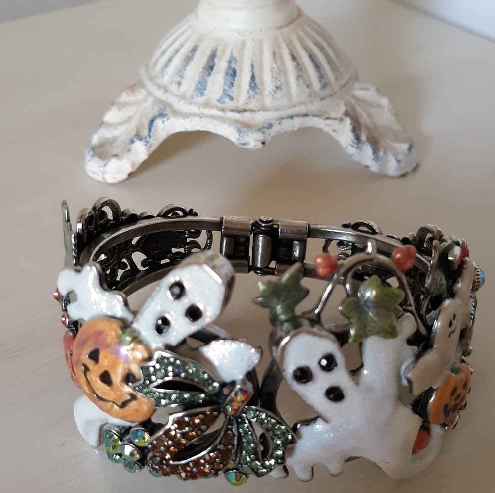 Kirks Folly Fall/Halloween Bracelet - Picture 10 of 12
